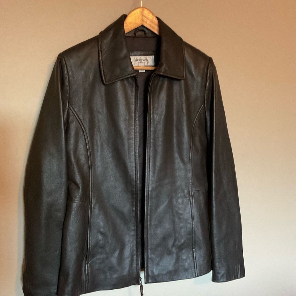 Leather Liz Claiborne 100% brown leather women’s size small with shoulder pads
